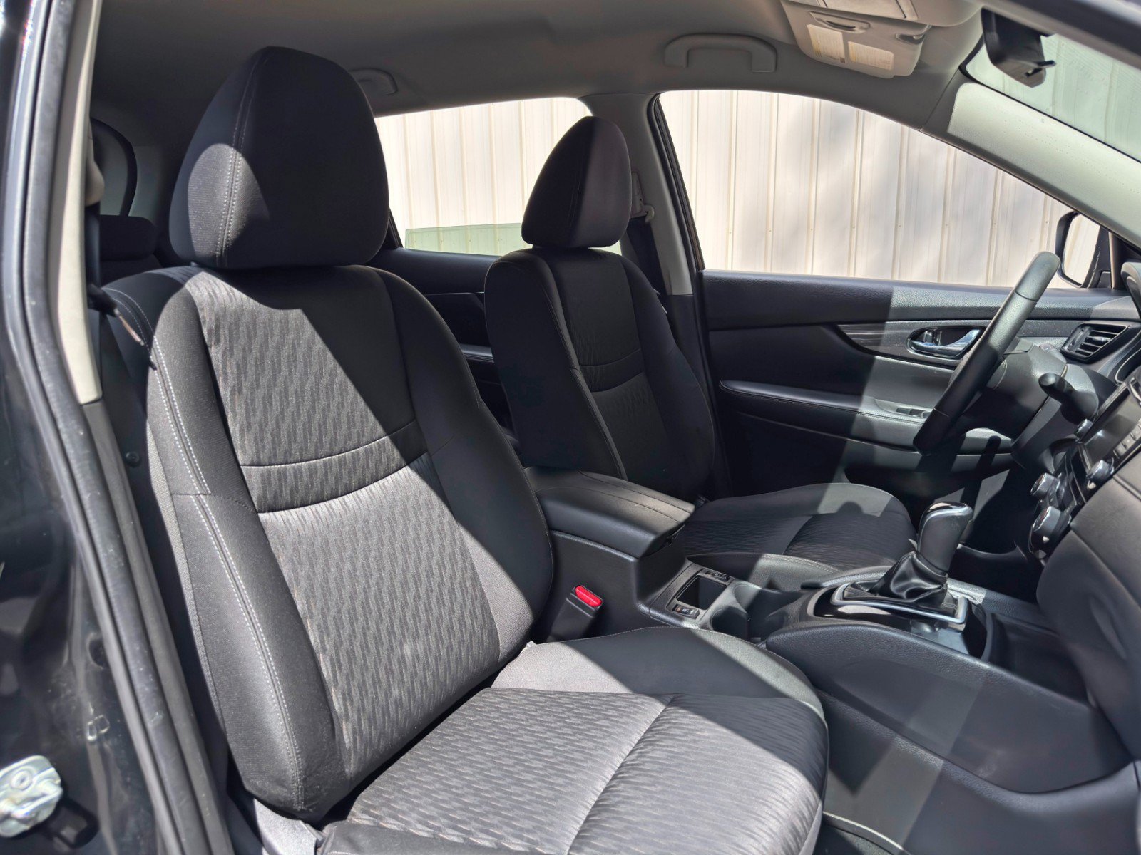 Used 2020 Nissan Rogue SV FWD image 31