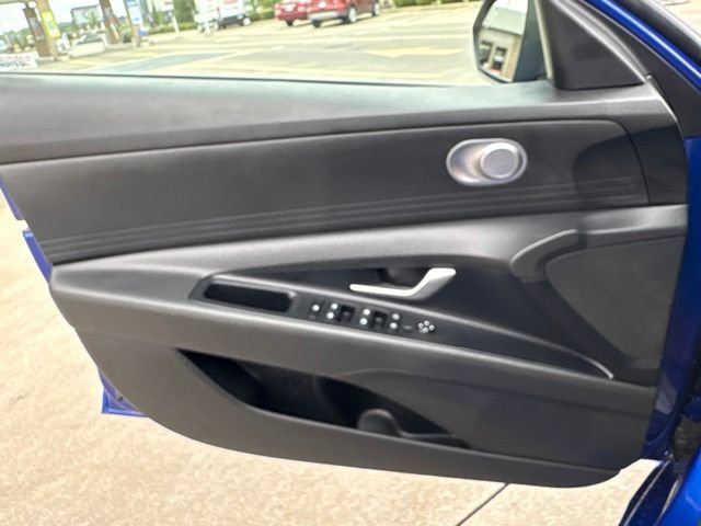 Used 2026 Hyundai Elantra SE FWD image 25