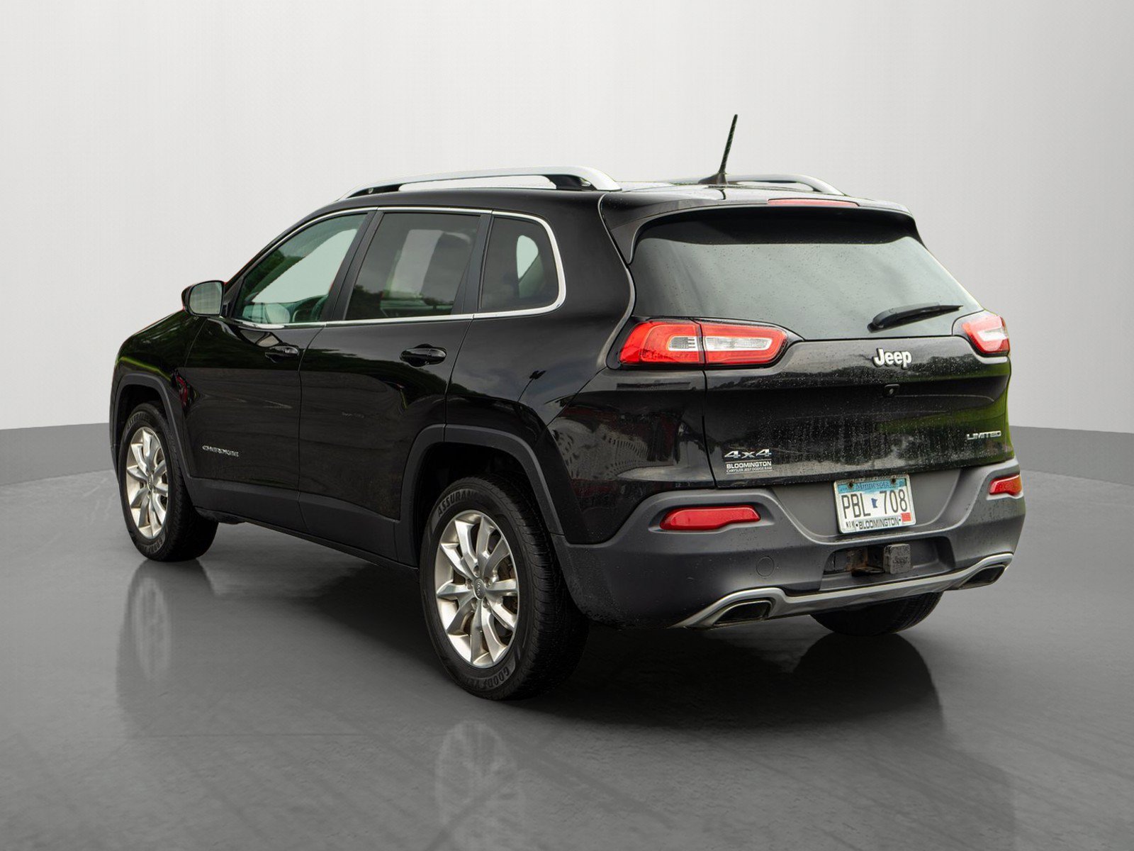 Used 2017 Jeep Cherokee Limited w/ Trailer Tow Group AWD/4WD image 5
