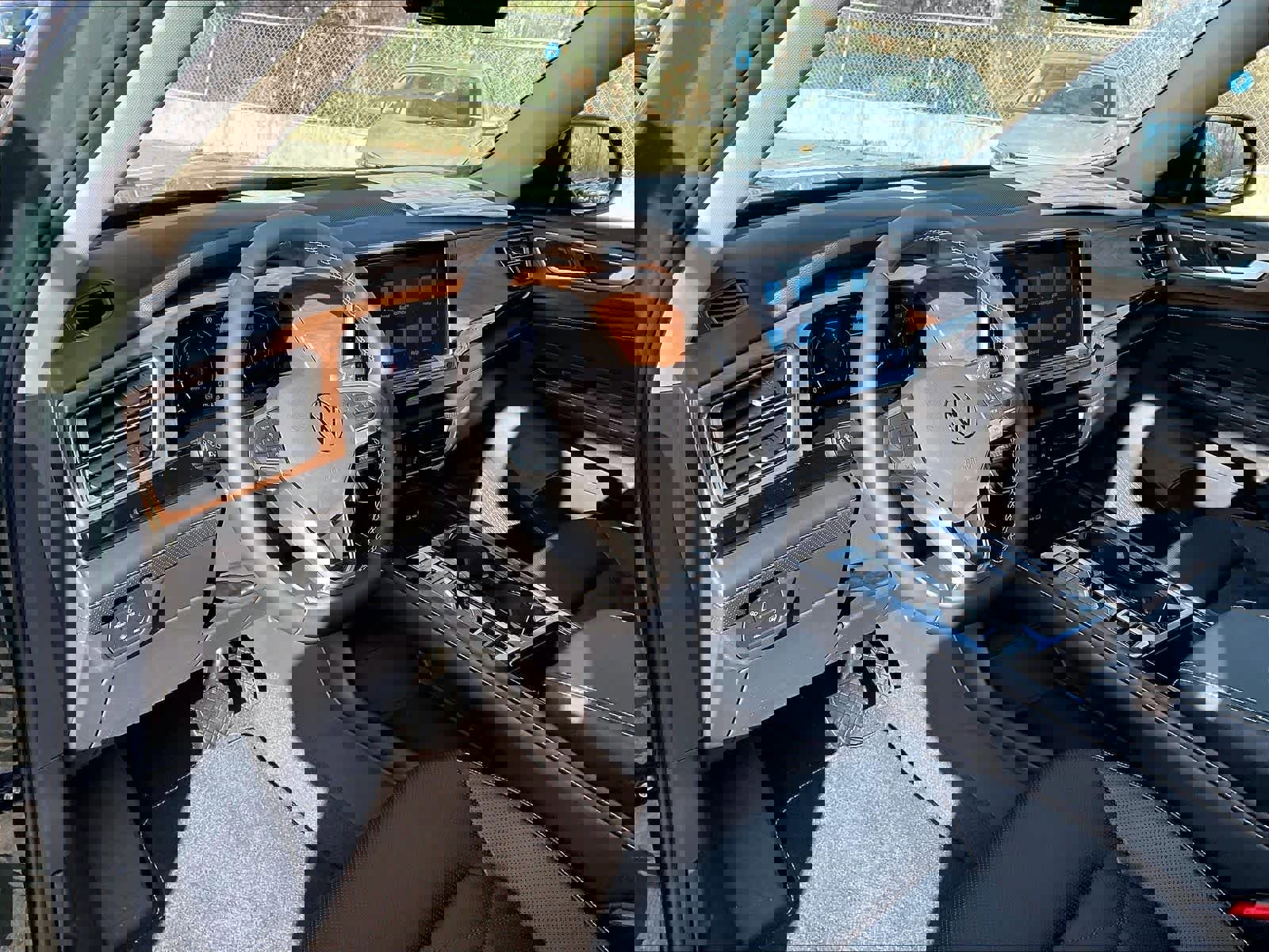 New 2026 Volkswagen Atlas SE image 9