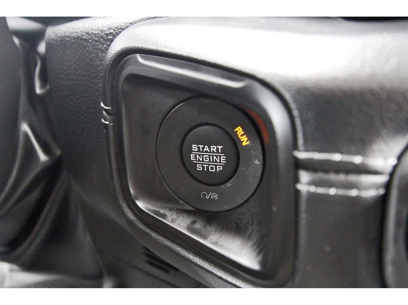 Used 2024 Jeep Gladiator Mojave w/ Convenience Group AWD/4WD image 17