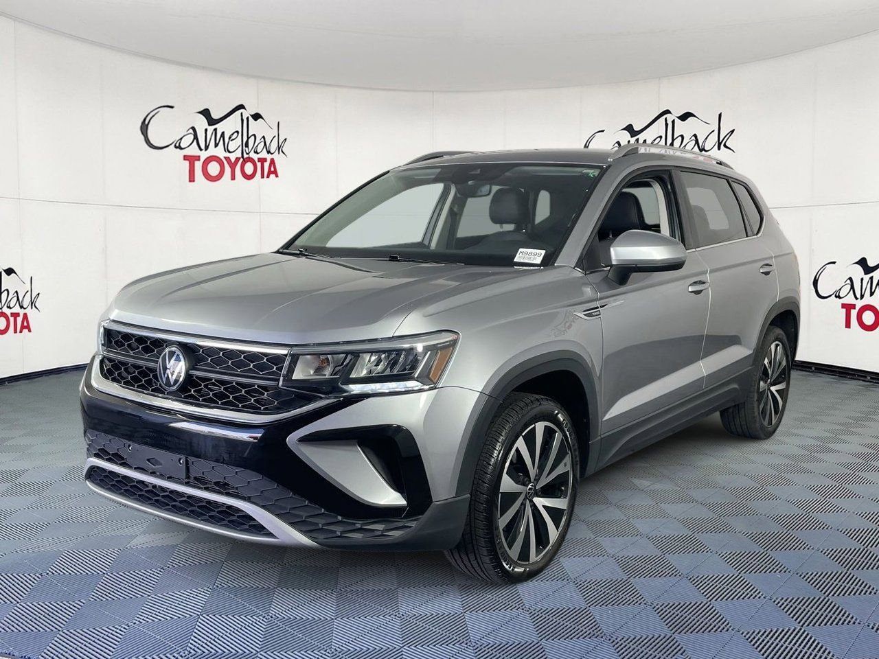 Used 2024 Volkswagen Taos SE FWD image 2