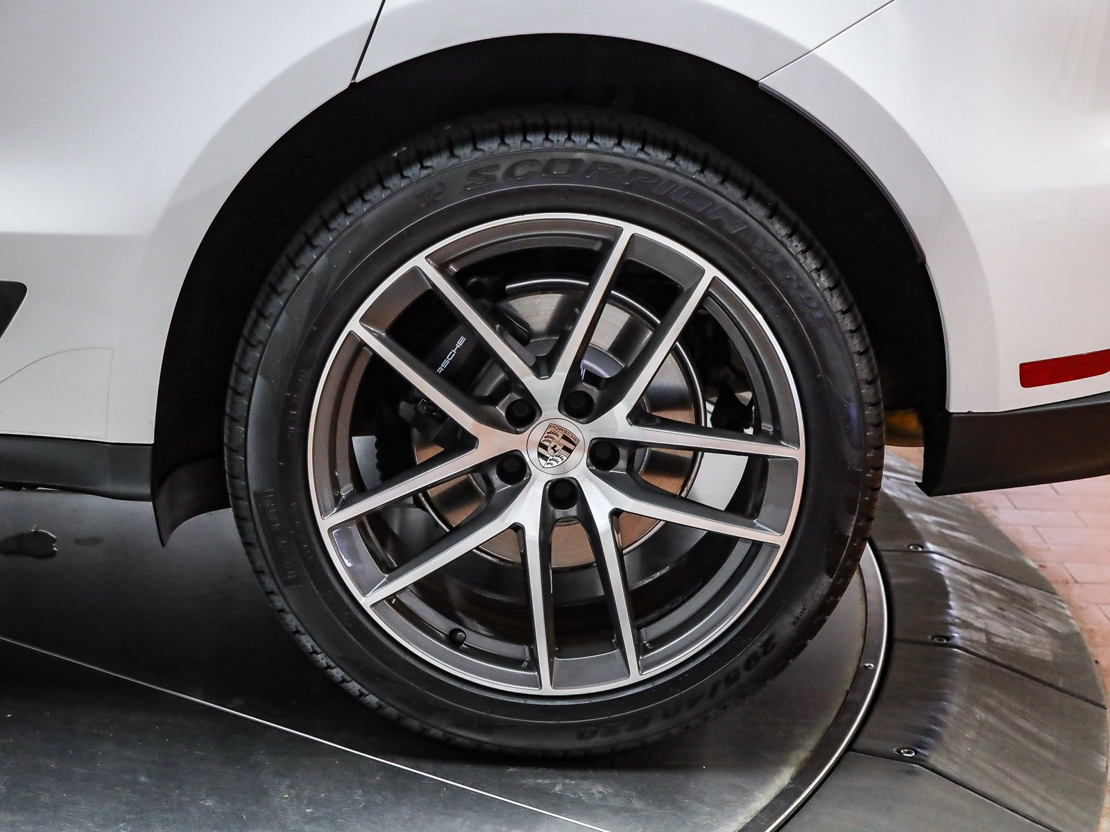 Used 2023 Porsche Macan image 9