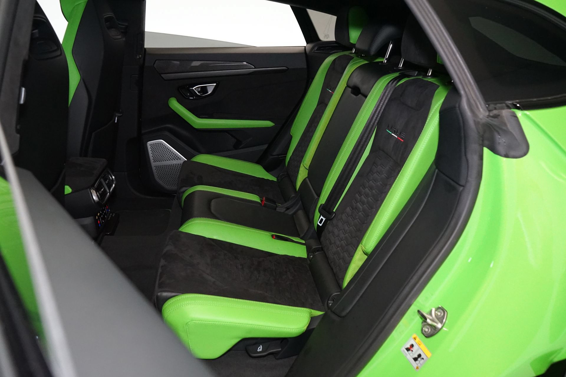 Used 2022 Lamborghini Urus AWD/4WD image 24
