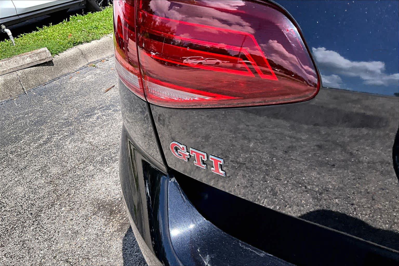 Used 2019 Volkswagen GTI SE w/ SE Experience Package FWD image 10