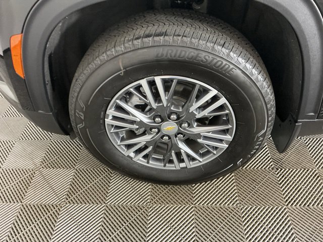 Used 2025 Chevrolet Traverse LT FWD image 31