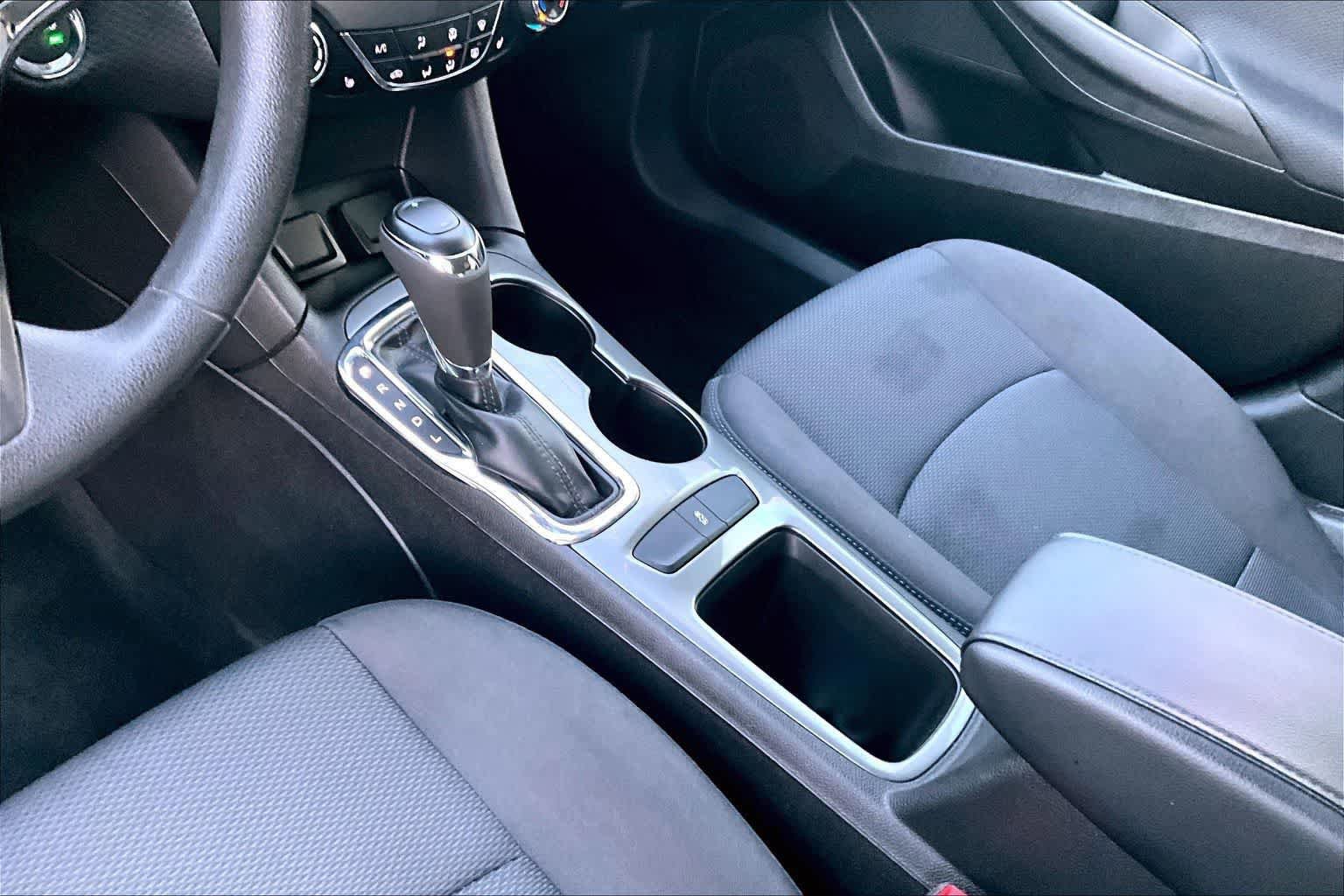 Used 2018 Chevrolet Cruze LT FWD image 17