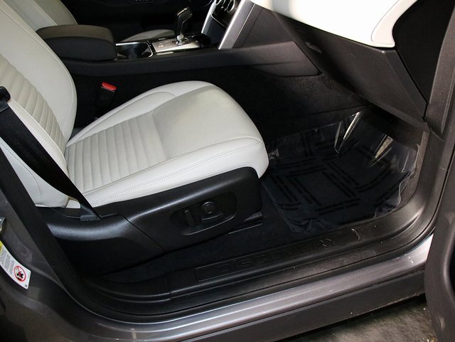 Used 2023 Land Rover Discovery Sport SE image 35