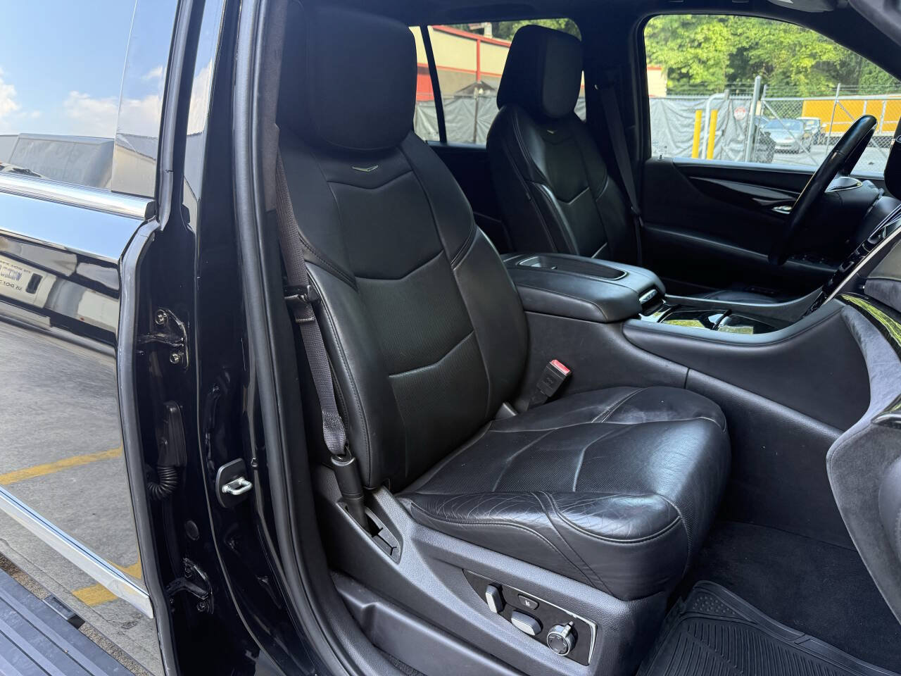Used 2017 Cadillac Escalade ESV Platinum AWD/4WD image 14