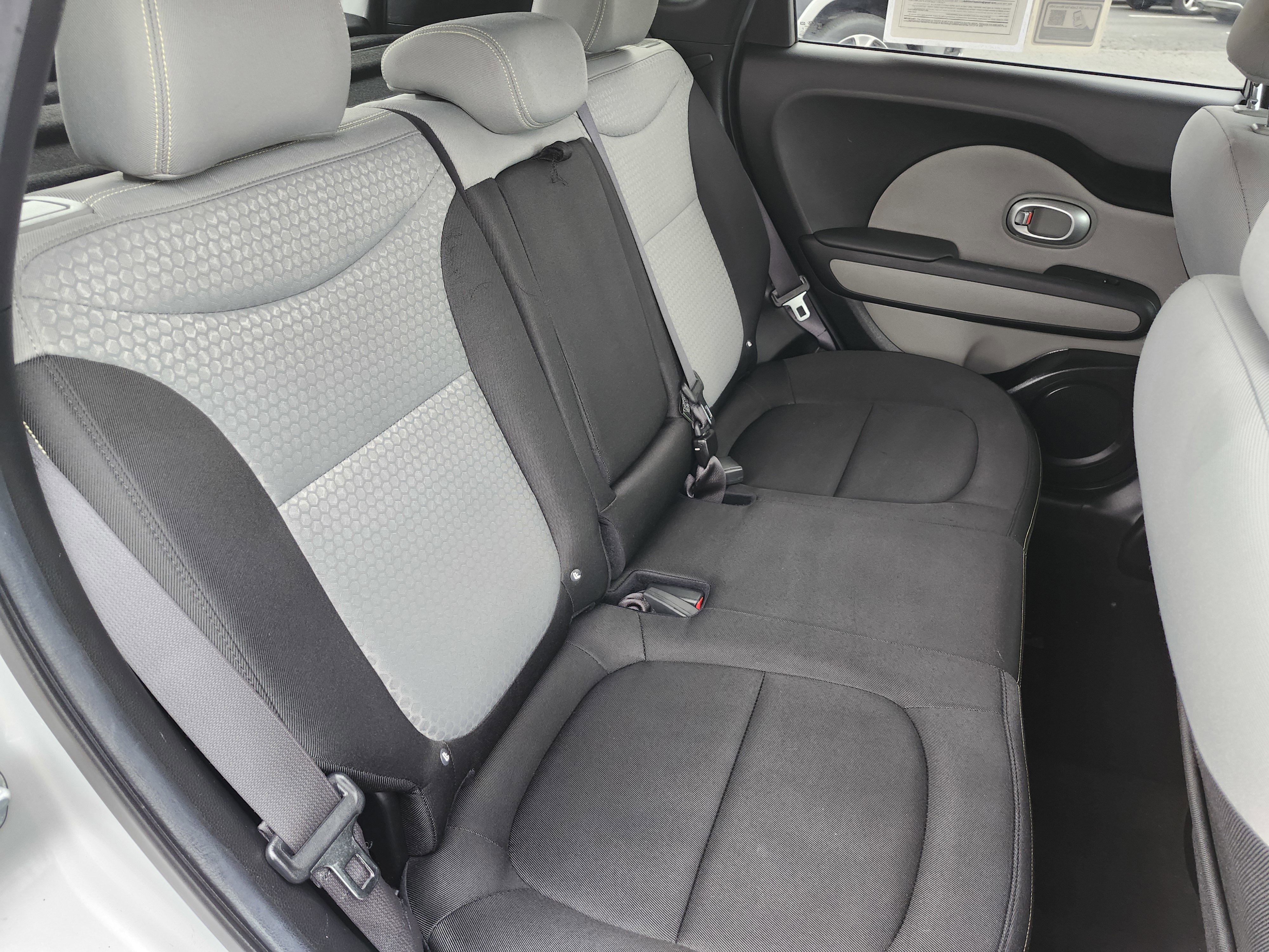 Used 2016 Kia Soul + image 17