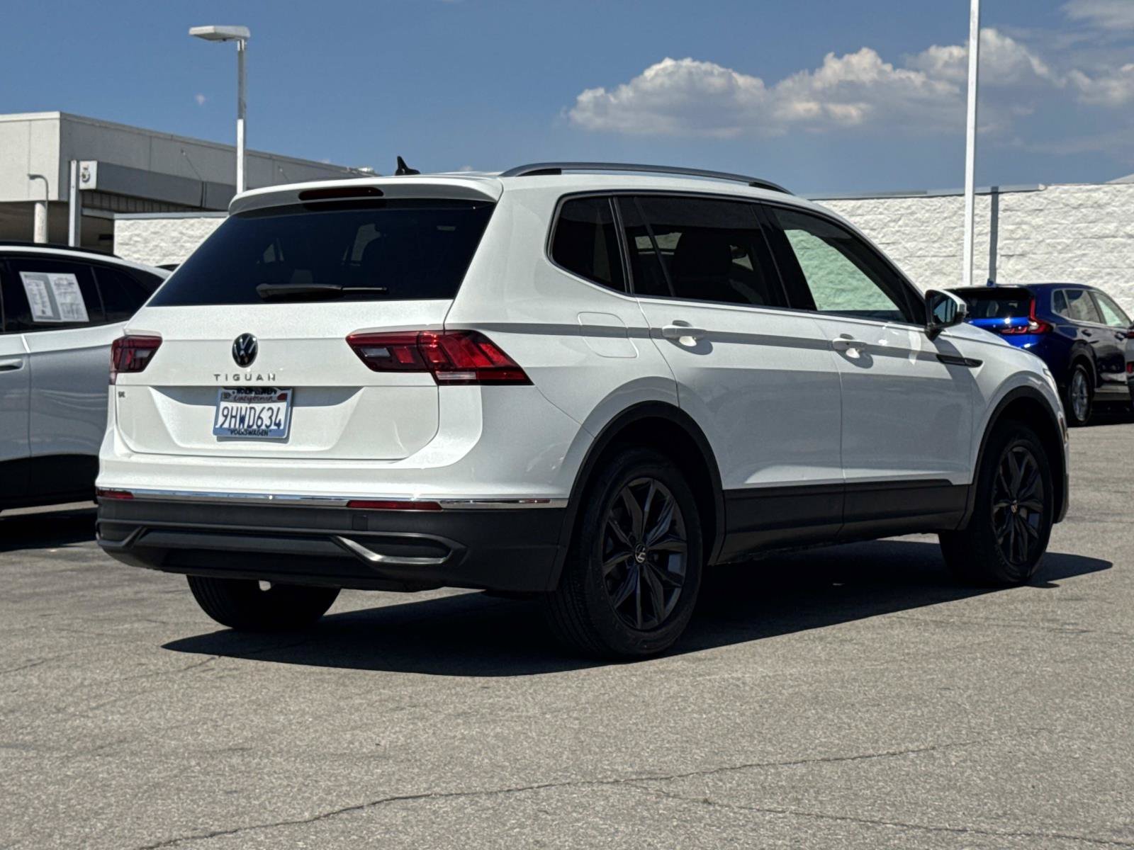 Certified 2023 Volkswagen Tiguan SE w/ Panoramic Sunroof Package FWD image 5