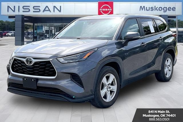 Used 2023 Toyota Highlander L FWD image 3