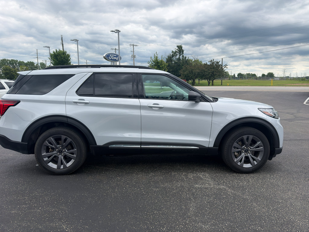 Used 2025 Ford Explorer Active w/ Active Comfort Package AWD/4WD image 5