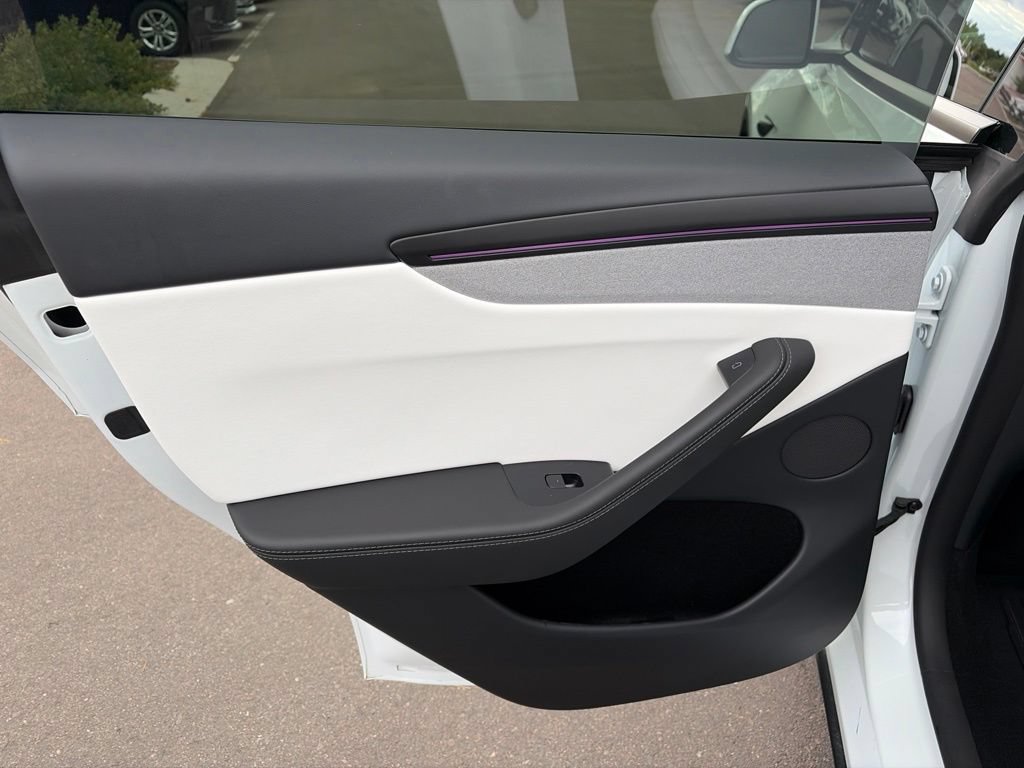 Used 2026 Tesla Model Y AWD image 19