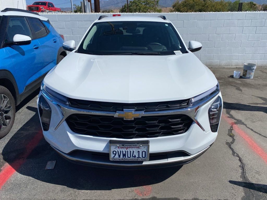 Used 2026 Chevrolet Trax LT w/ Driver Confidence Package FWD image 2