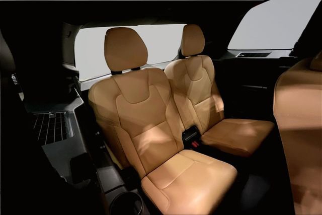 Certified 2024 Volvo XC90 B6 Ultimate w/ Protection Package Premier image 31