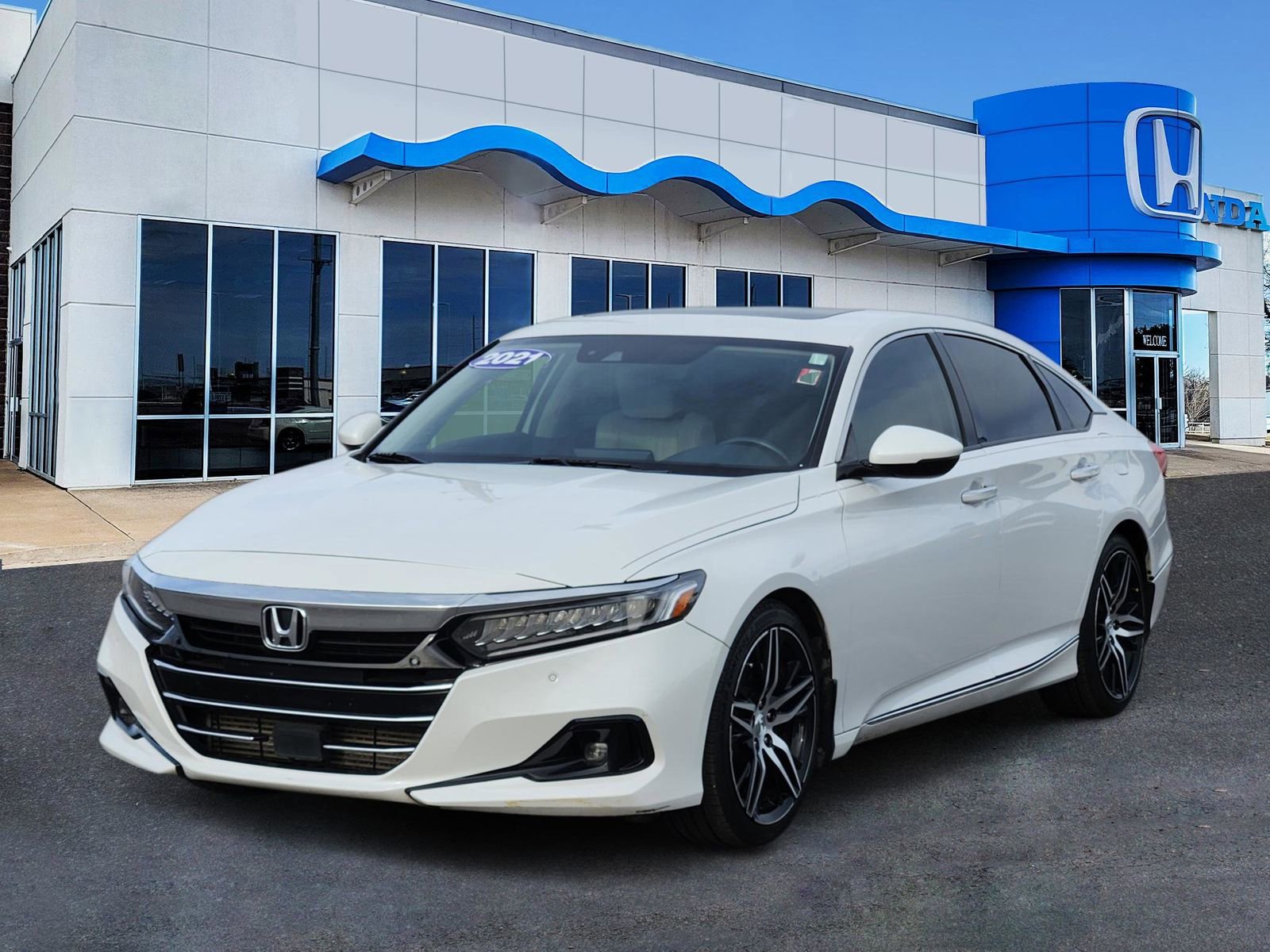 Used 2021 Honda Accord Touring image 2