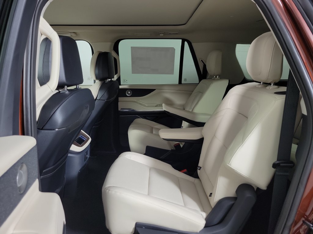 New 2027 Lincoln Navigator L Reserve w/ Jet Appearance Package RWD image 14