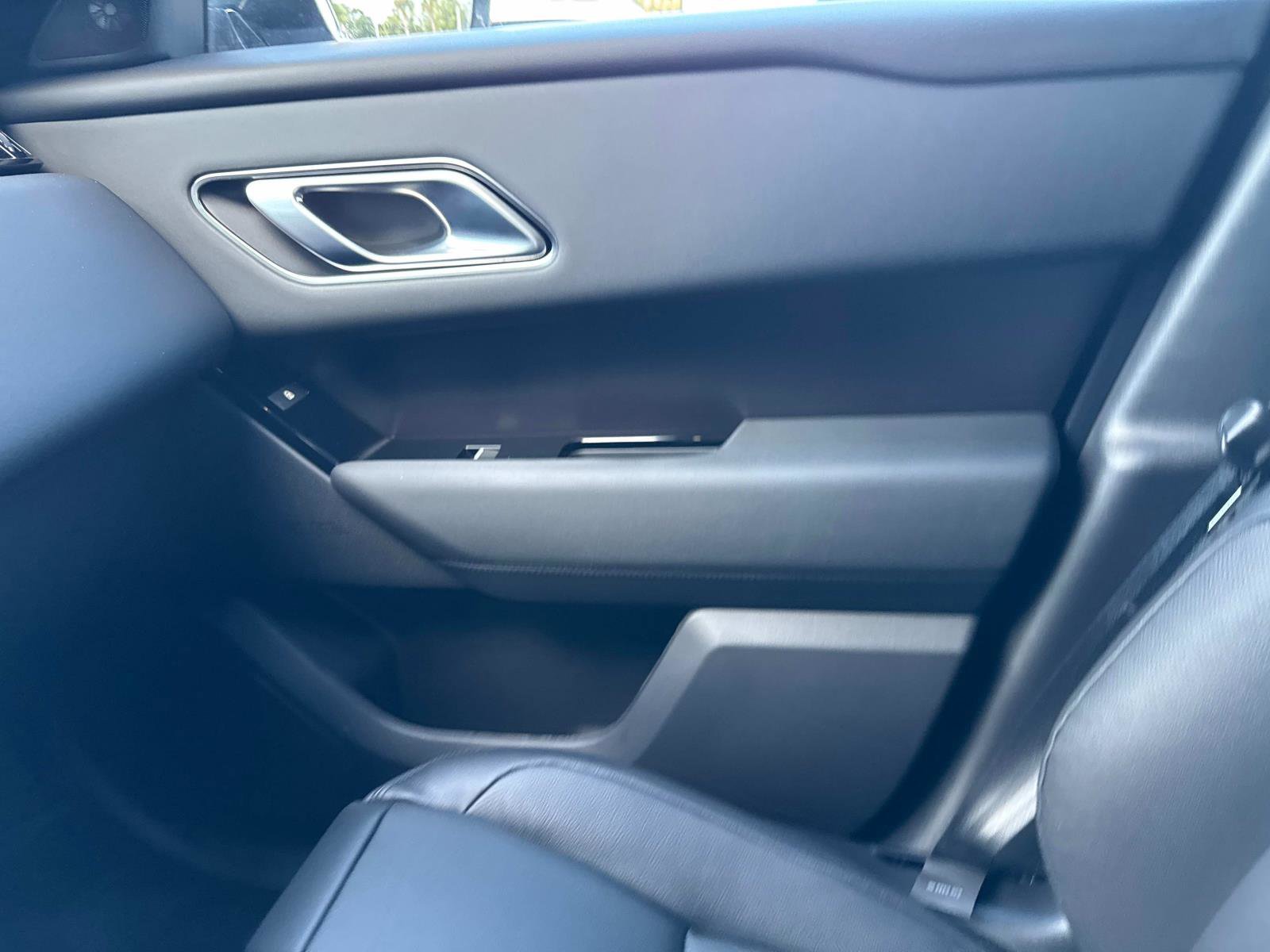 New 2026 Land Rover Range Rover Velar Dynamic SE image 24