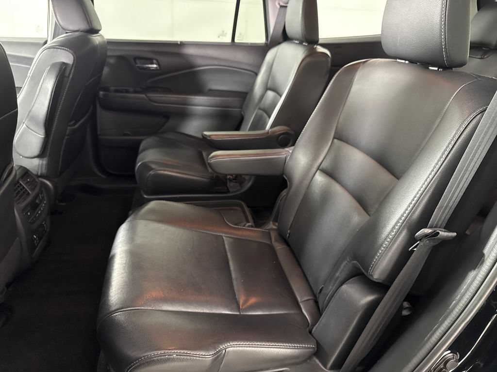Used 2019 Honda Pilot Touring image 12