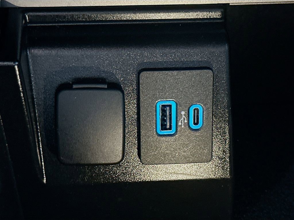 Used 2023 Ford Explorer Limited image 33