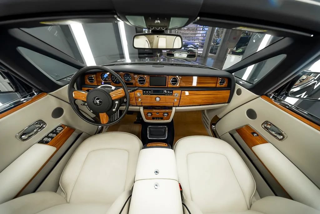 Used 2010 Rolls-Royce Phantom Drophead Coupe RWD image 31