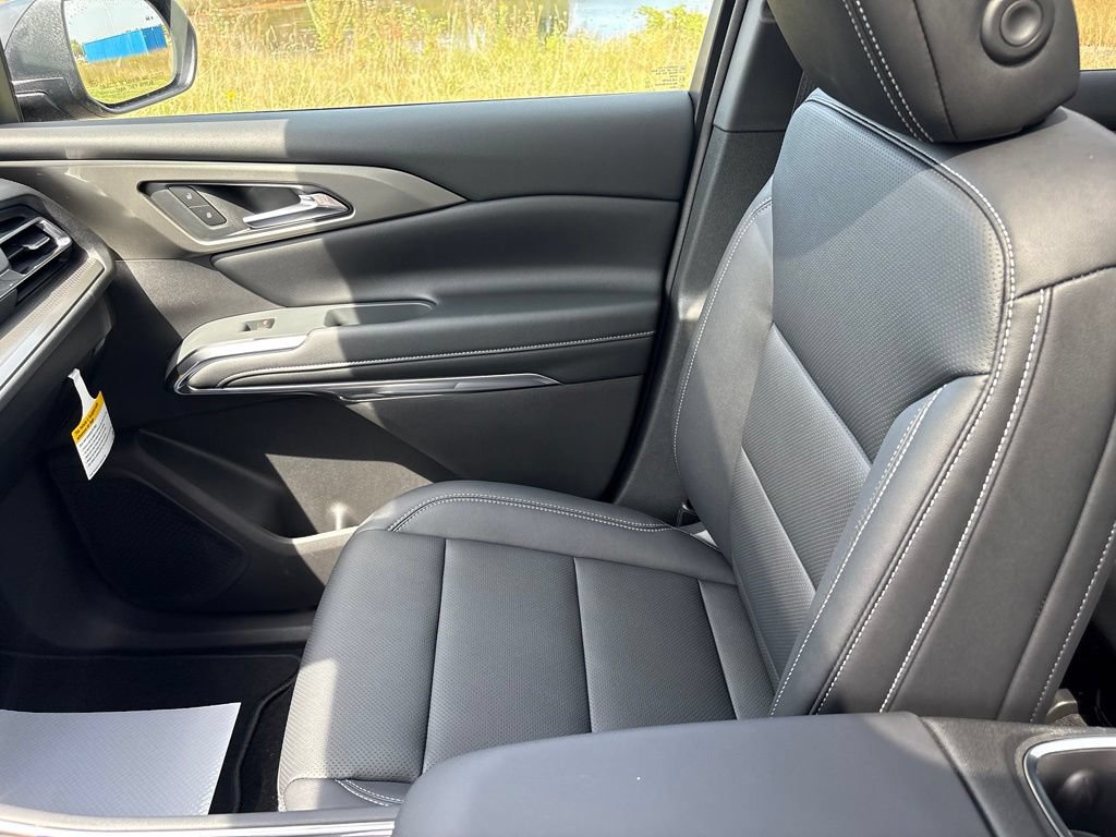 New 2027 Chevrolet Traverse LT w/ Sun and Wheel Package AWD/4WD image 17
