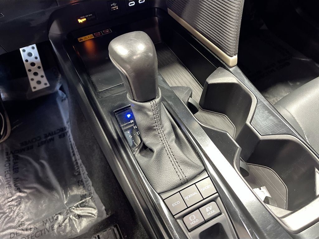 Used 2025 Toyota Camry SE FWD image 17