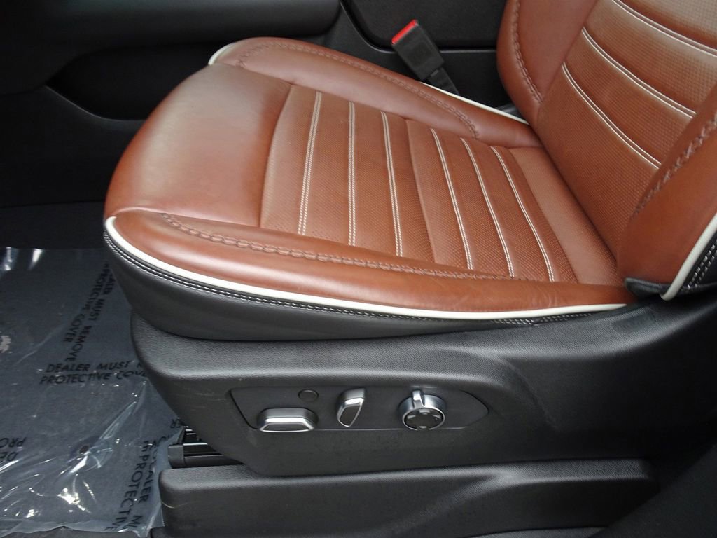 Used 2023 GMC Yukon Denali Ultimate w/ LPO, Floor Liner Package image 10