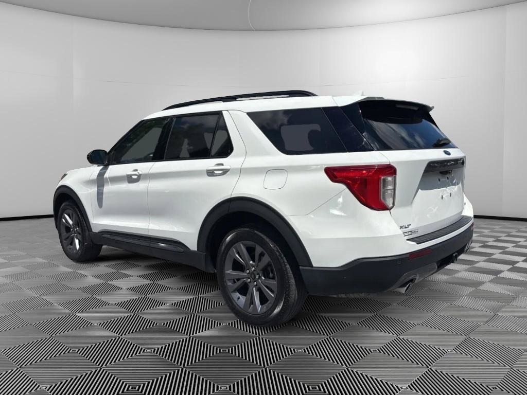Used 2023 Ford Explorer XLT w/ Equipment Group 202A AWD/4WD image 3