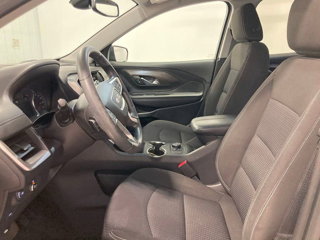 Used 2022 GMC Terrain SLE image 3