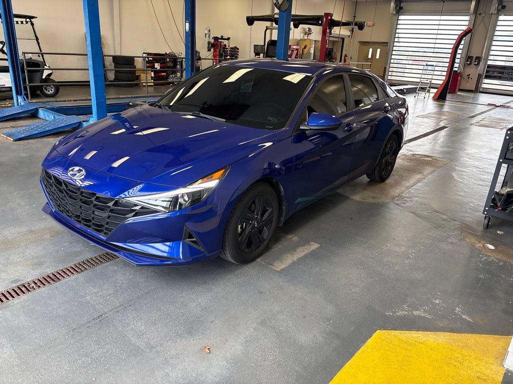 Used 2023 Hyundai Elantra SEL FWD image 2