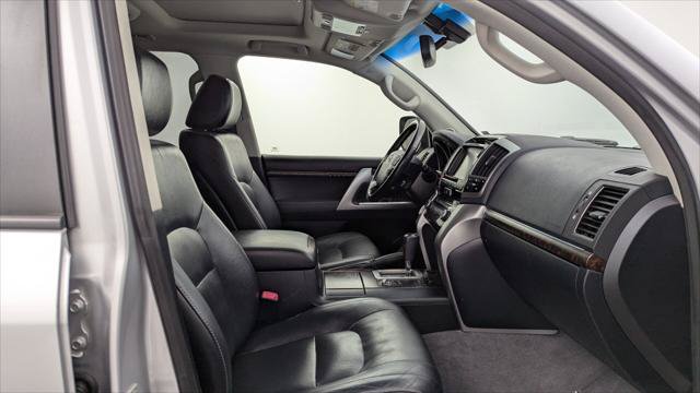 Used 2015 Toyota Land Cruiser AWD/4WD image 17