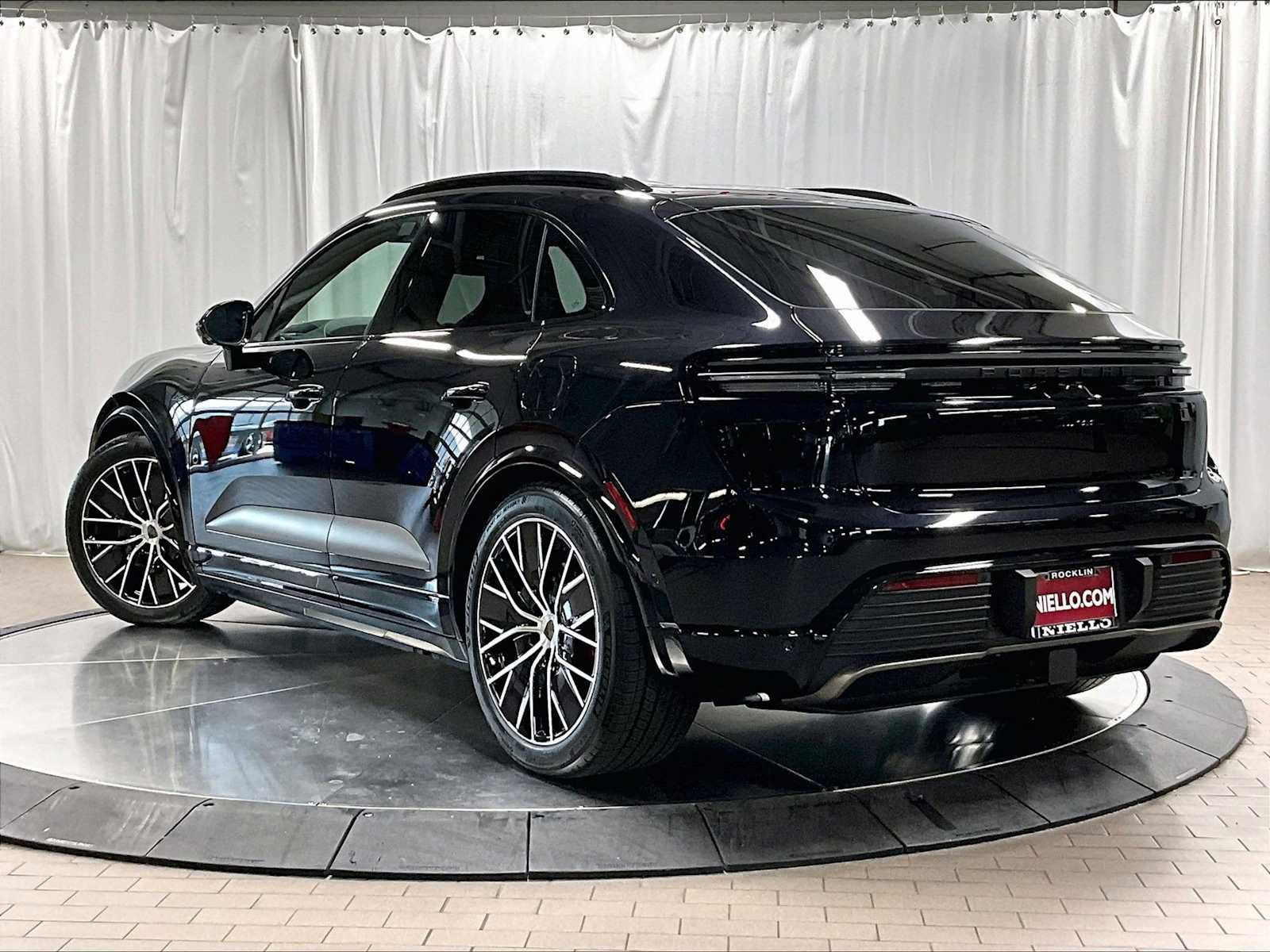 New 2026 Porsche Macan Turbo Electric image 3