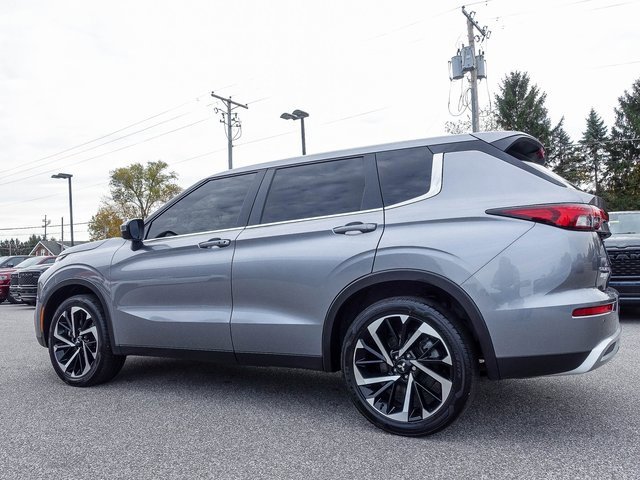 Used 2022 Mitsubishi Outlander SE image 17