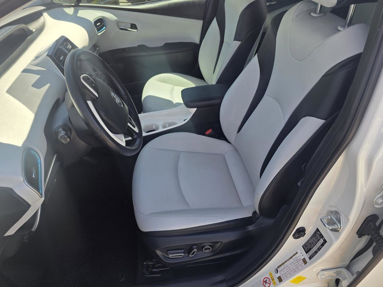 Used 2016 Toyota Prius Four FWD image 7