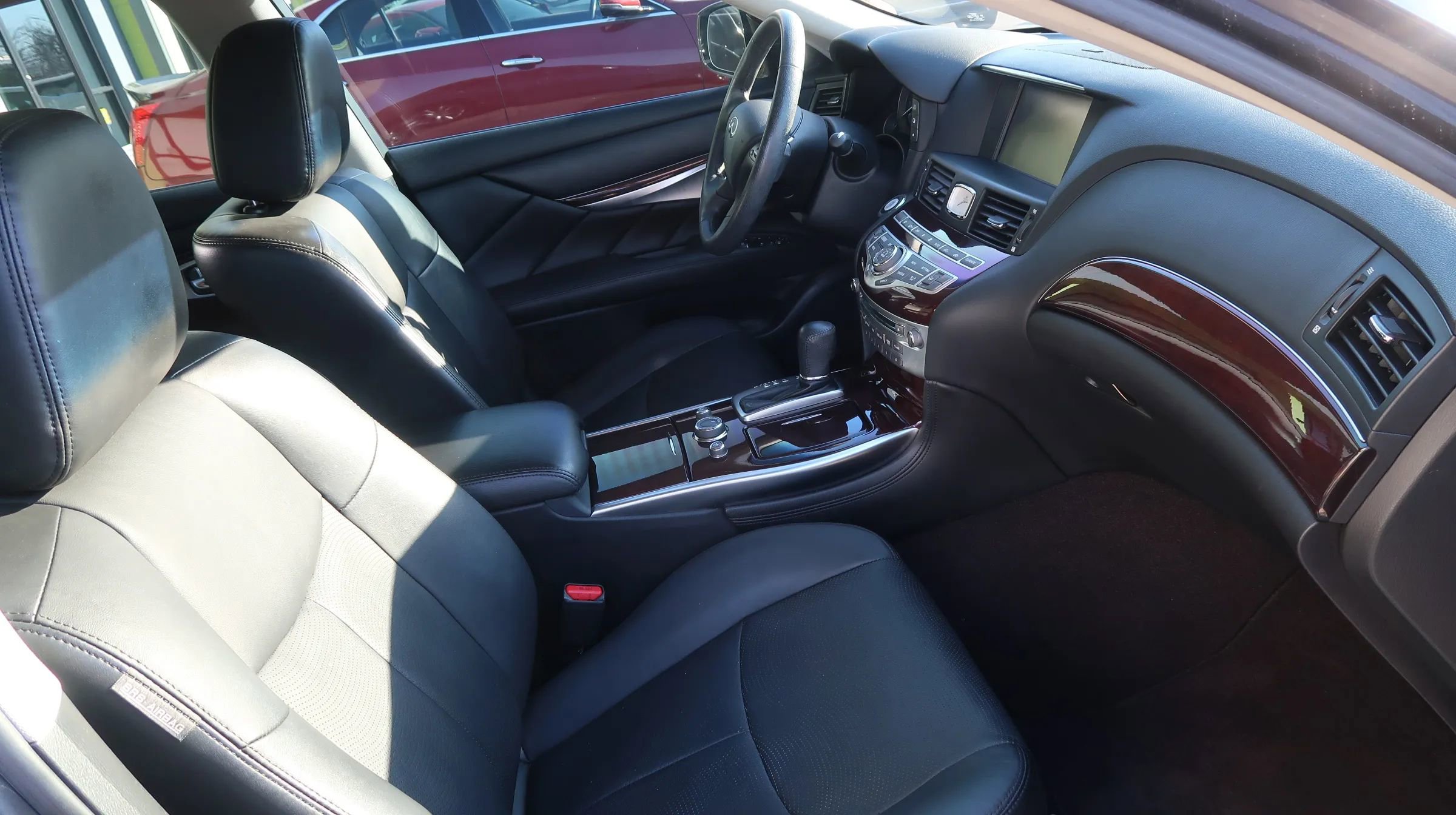 Used 2017 INFINITI Q70 3.7 image 26