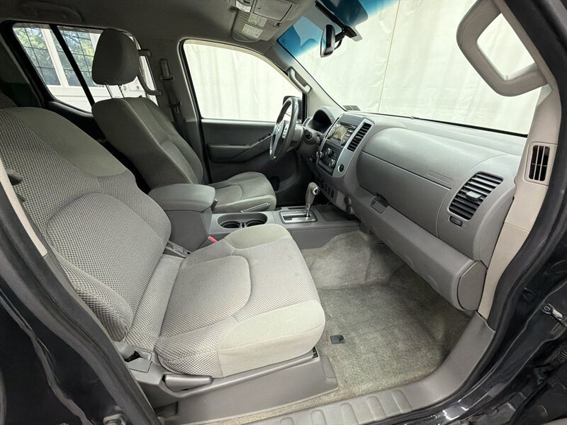 Used 2013 Nissan Frontier SV w/ SV Value Truck Pkg AWD/4WD image 13