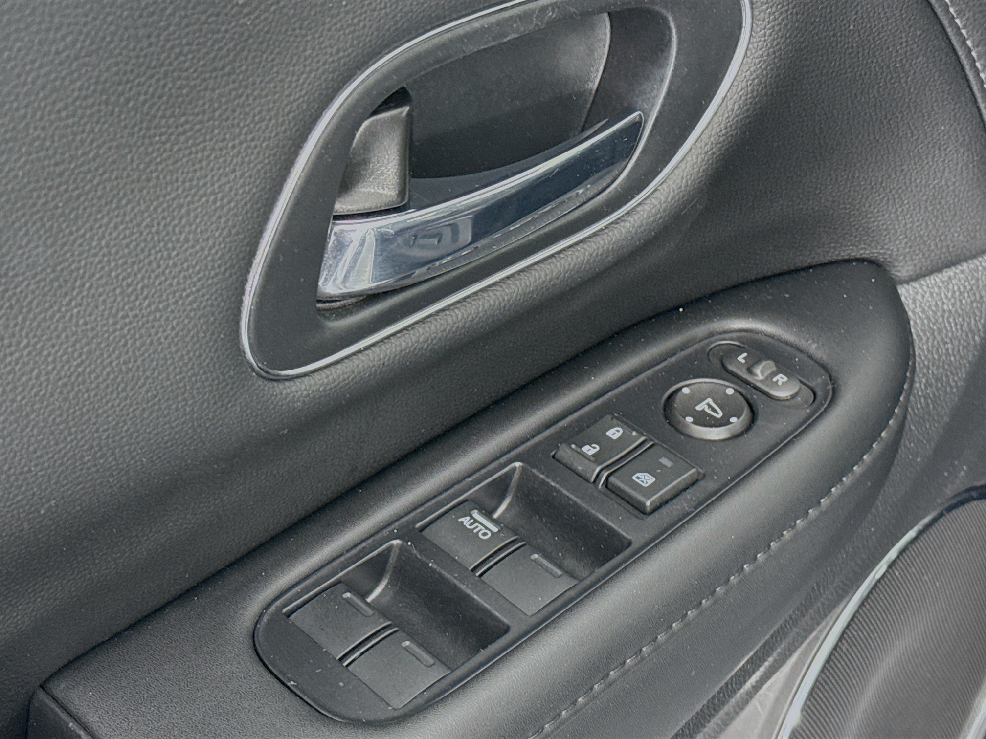 Certified 2020 Honda HR-V Touring image 18