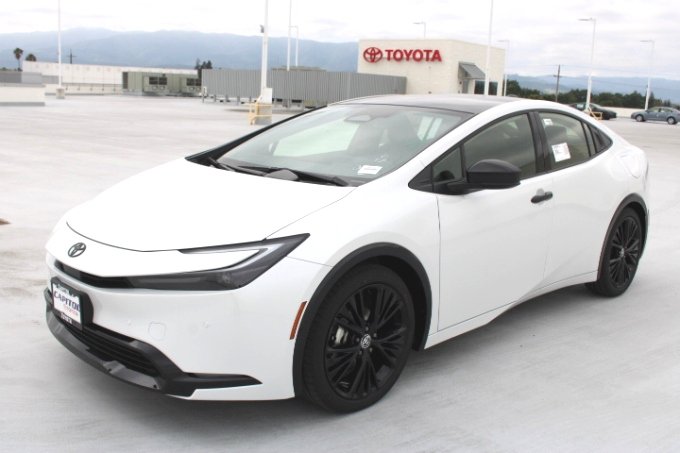 New 2027 Toyota Prius Plug-In Hybrid FWD image 6