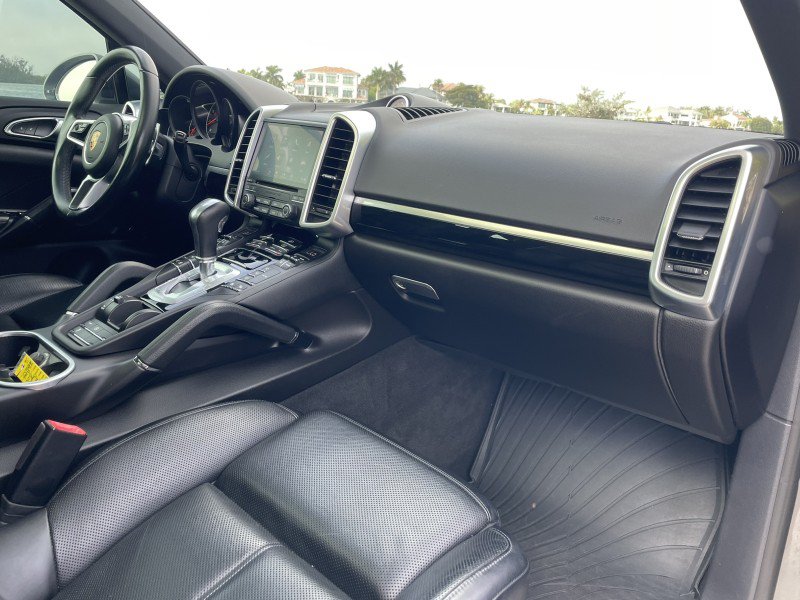 Used 2017 Porsche Cayenne Platinum Edition AWD/4WD image 8