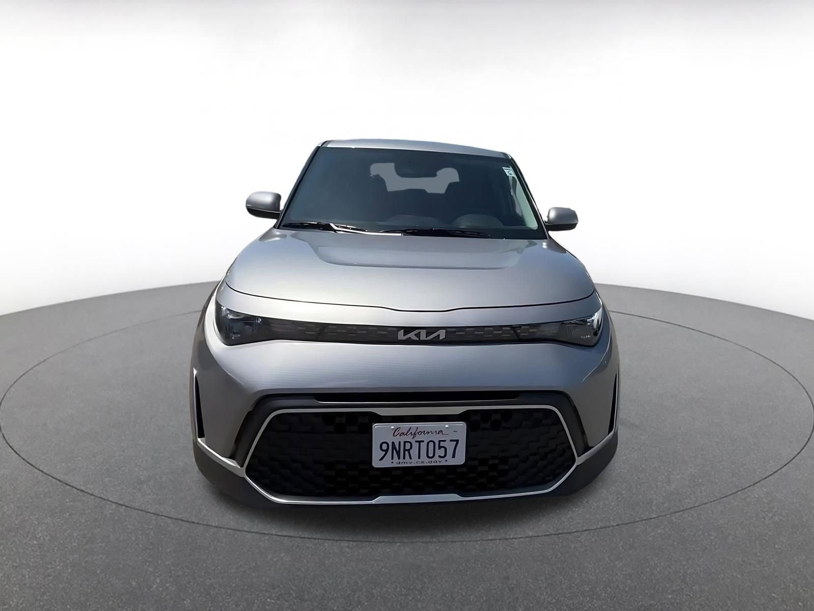 Used 2025 Kia Soul LX w/ LX Technology Package FWD image 4