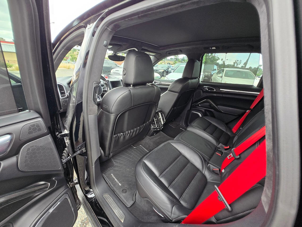 Used 2014 Porsche Cayenne Turbo S AWD/4WD image 23