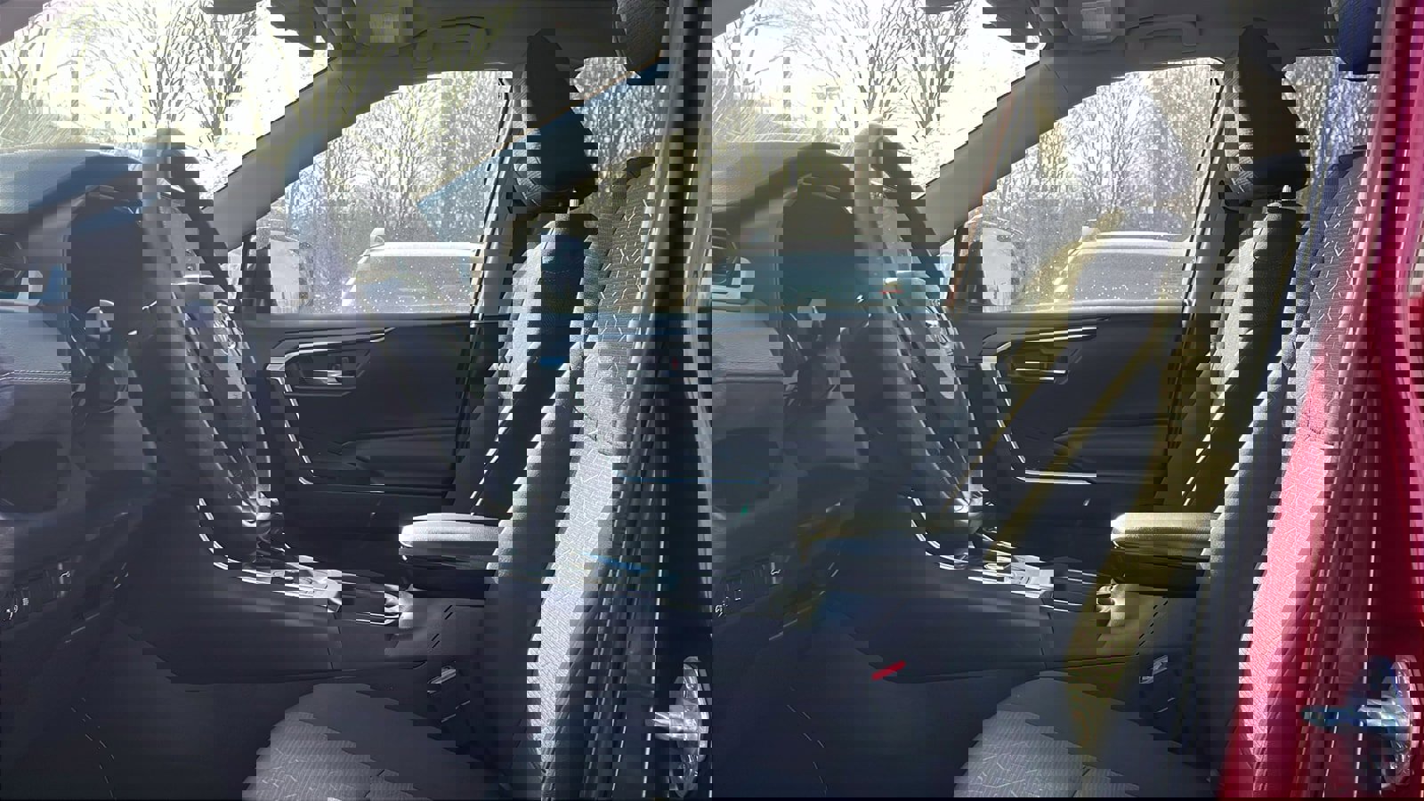 Used 2021 Toyota RAV4 XLE w/ Convenience Package image 12