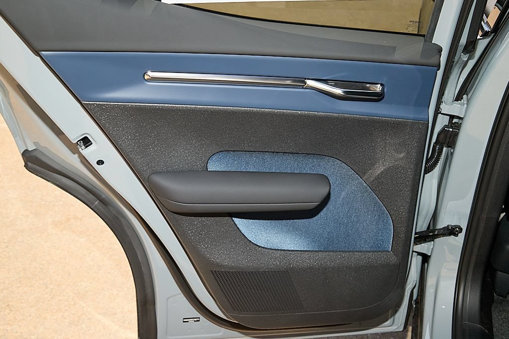 New 2026 Volvo EX30 Plus AWD/4WD image 17