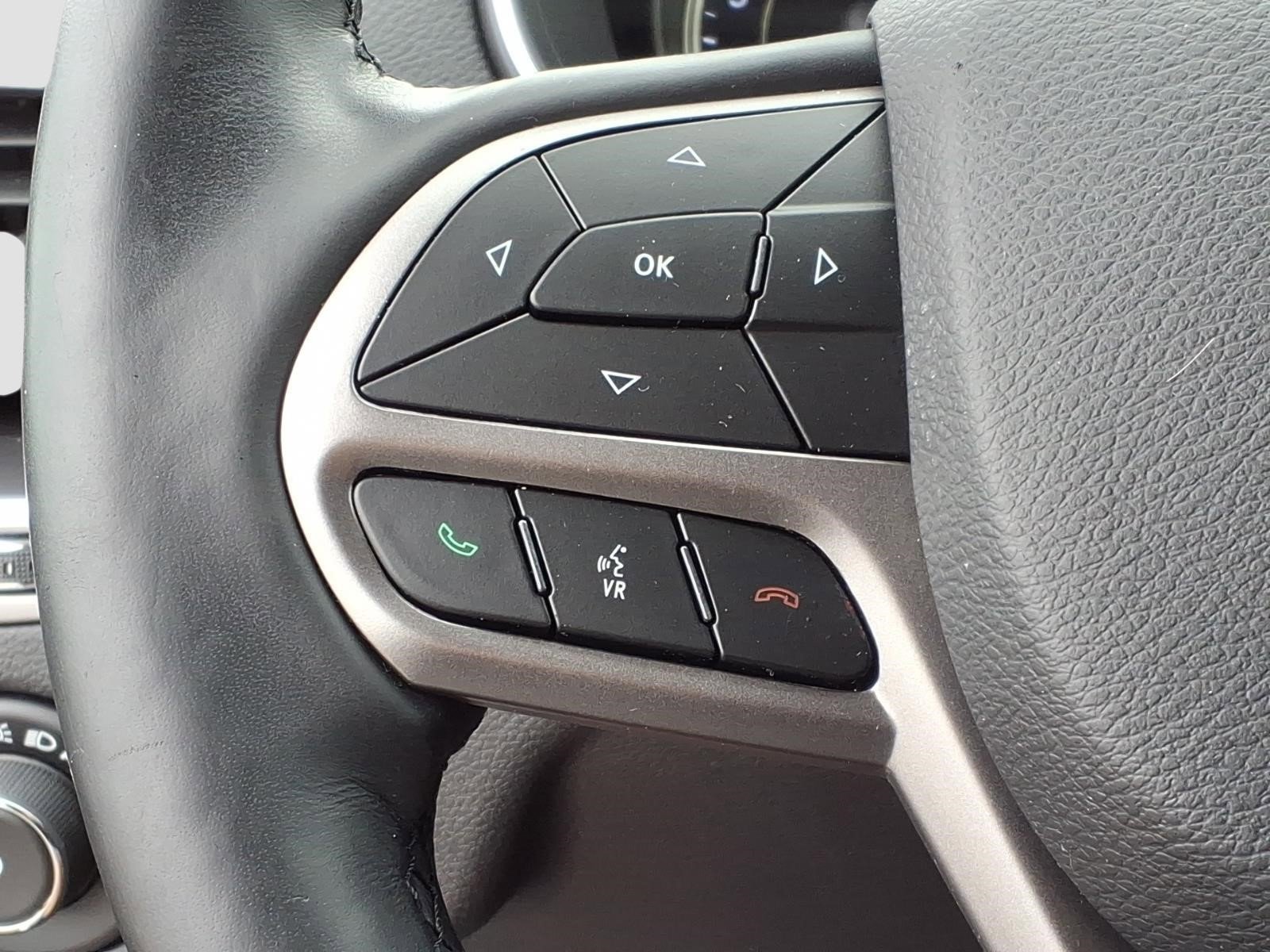Used 2019 Jeep Cherokee Latitude w/ Cold Weather Group AWD/4WD image 23
