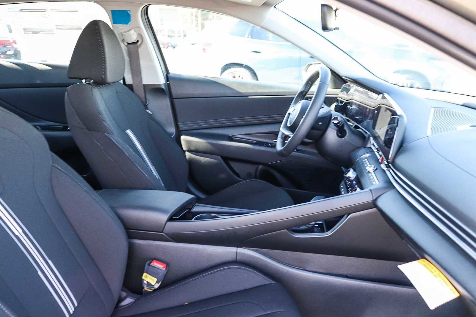 New 2025 Hyundai Elantra SEL image 21