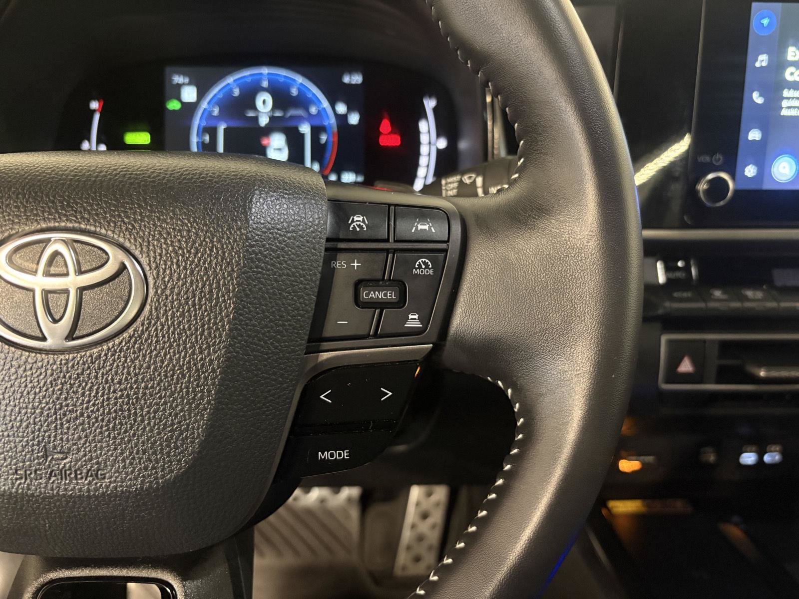 Used 2025 Toyota Camry SE FWD image 21