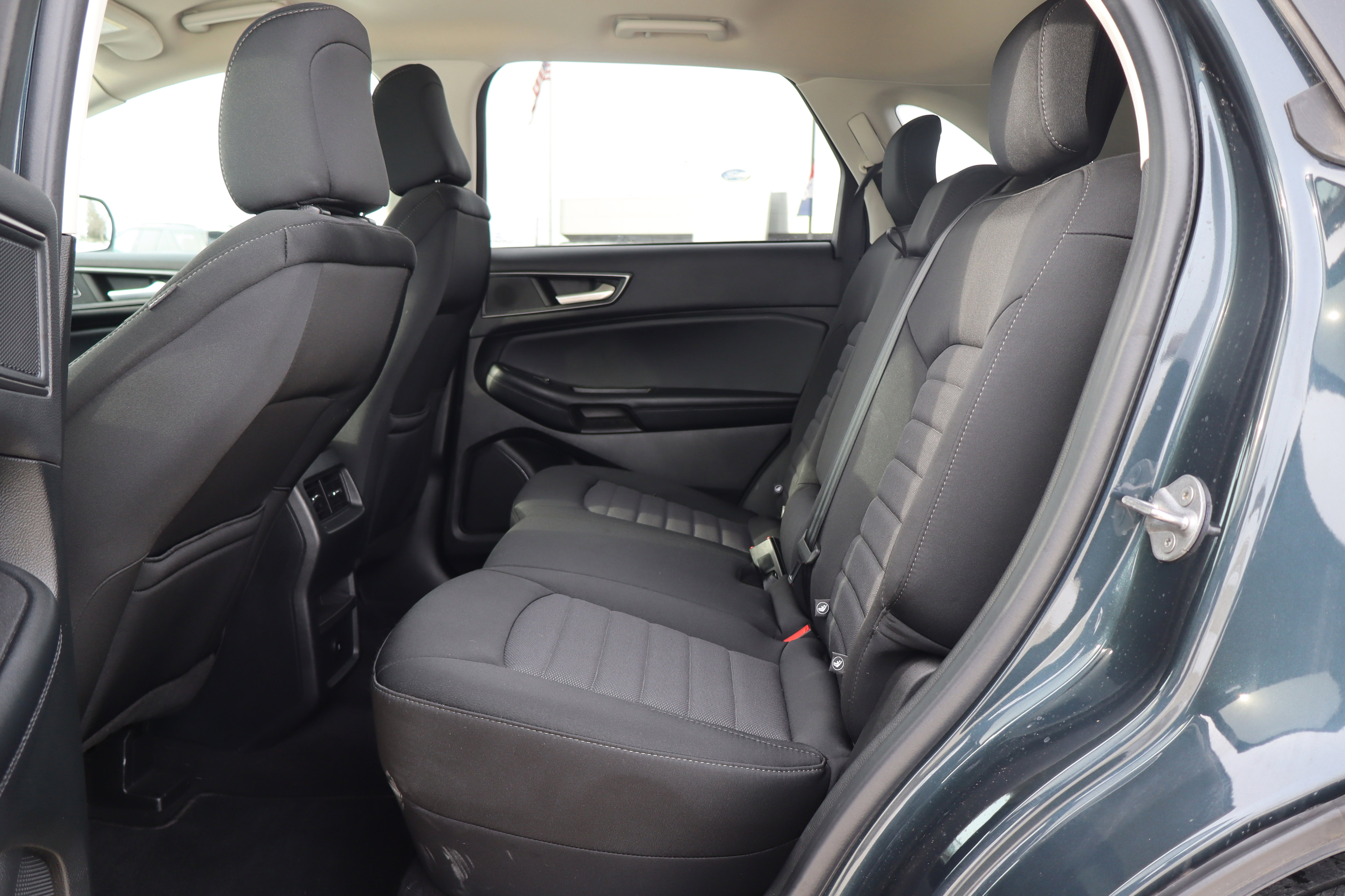 Used 2023 Ford Edge SE image 11