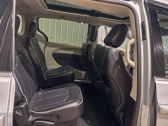 Used 2024 Chrysler Pacifica Limited image 28